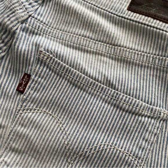 Levi’s Striped High-Waisted Jeans - Picture 4 of 6